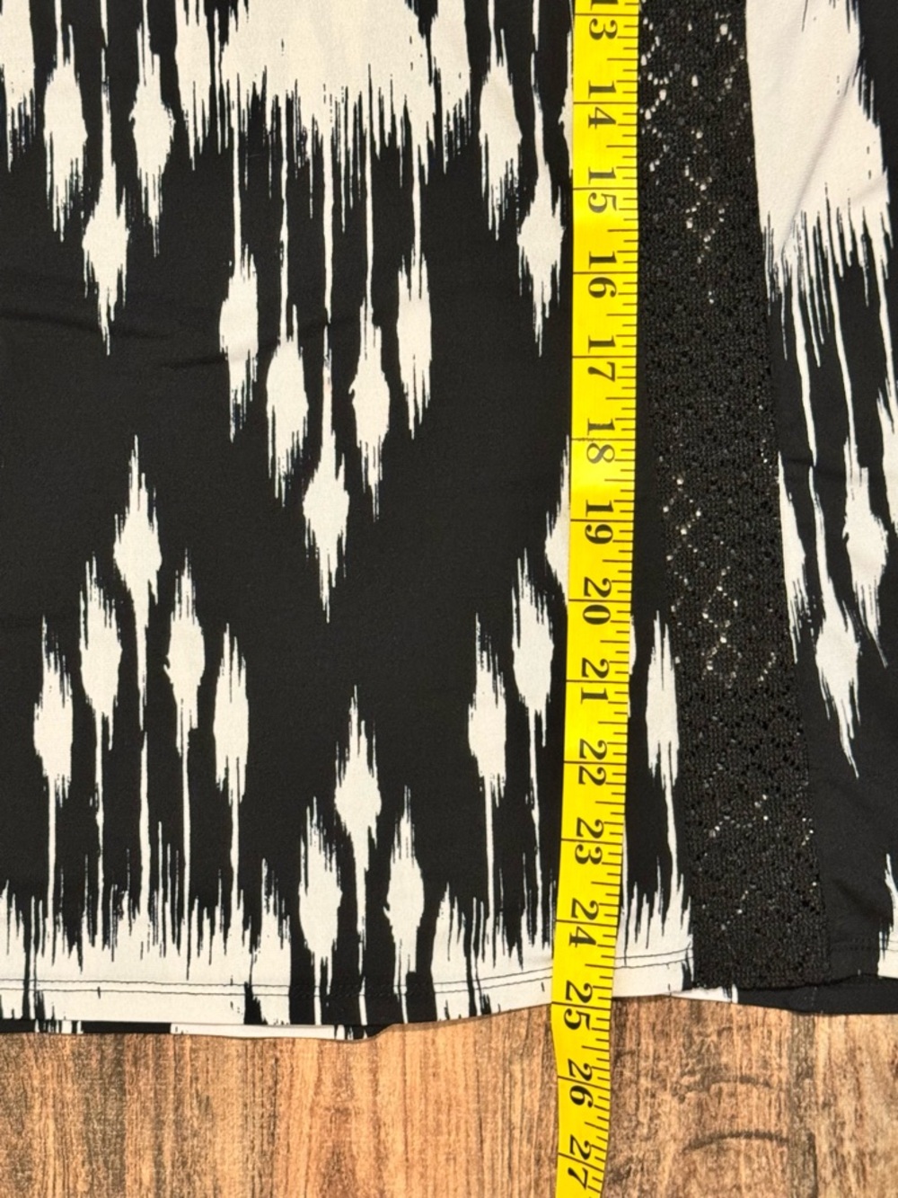 Worthington Black & White Patterned Flutter Sleeve Blouse - Picture 6 of 7